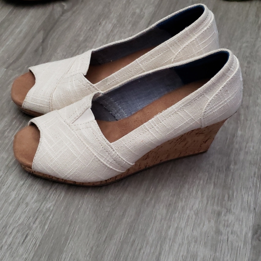 Tom's cork wedges
